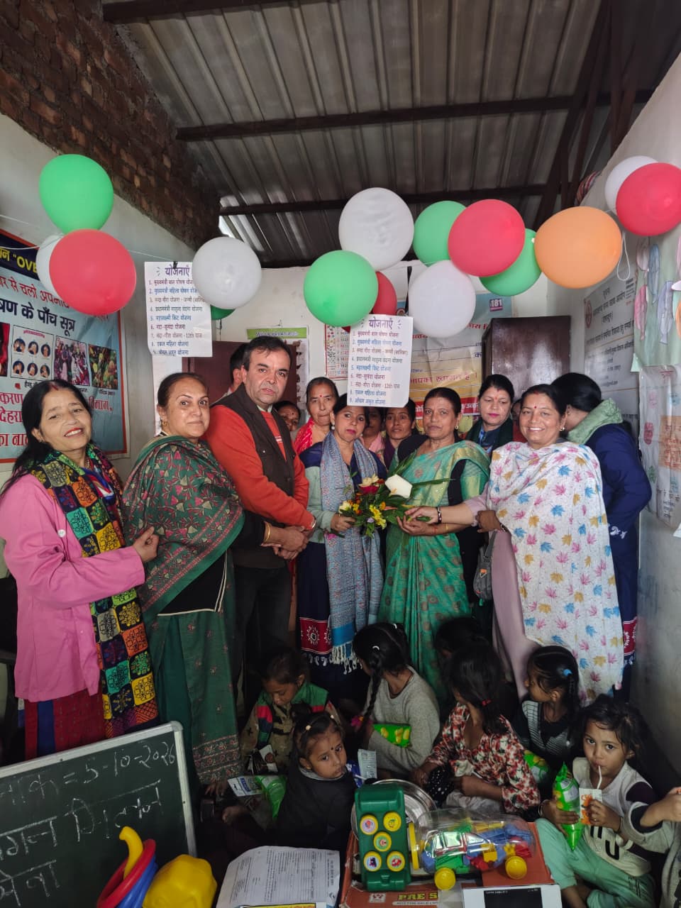 मसूरी में सेवा संकल्प अभियान: आंगनबाड़ी और आशा कार्यकर्ताओं का सम्मान, बच्चों को बांटी सामग्री